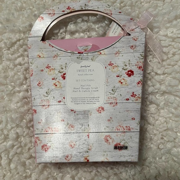 Sweet Pea Family Tree Hand Scrub and Nail and Cuticle Cream NWB - Picture 2 of 5